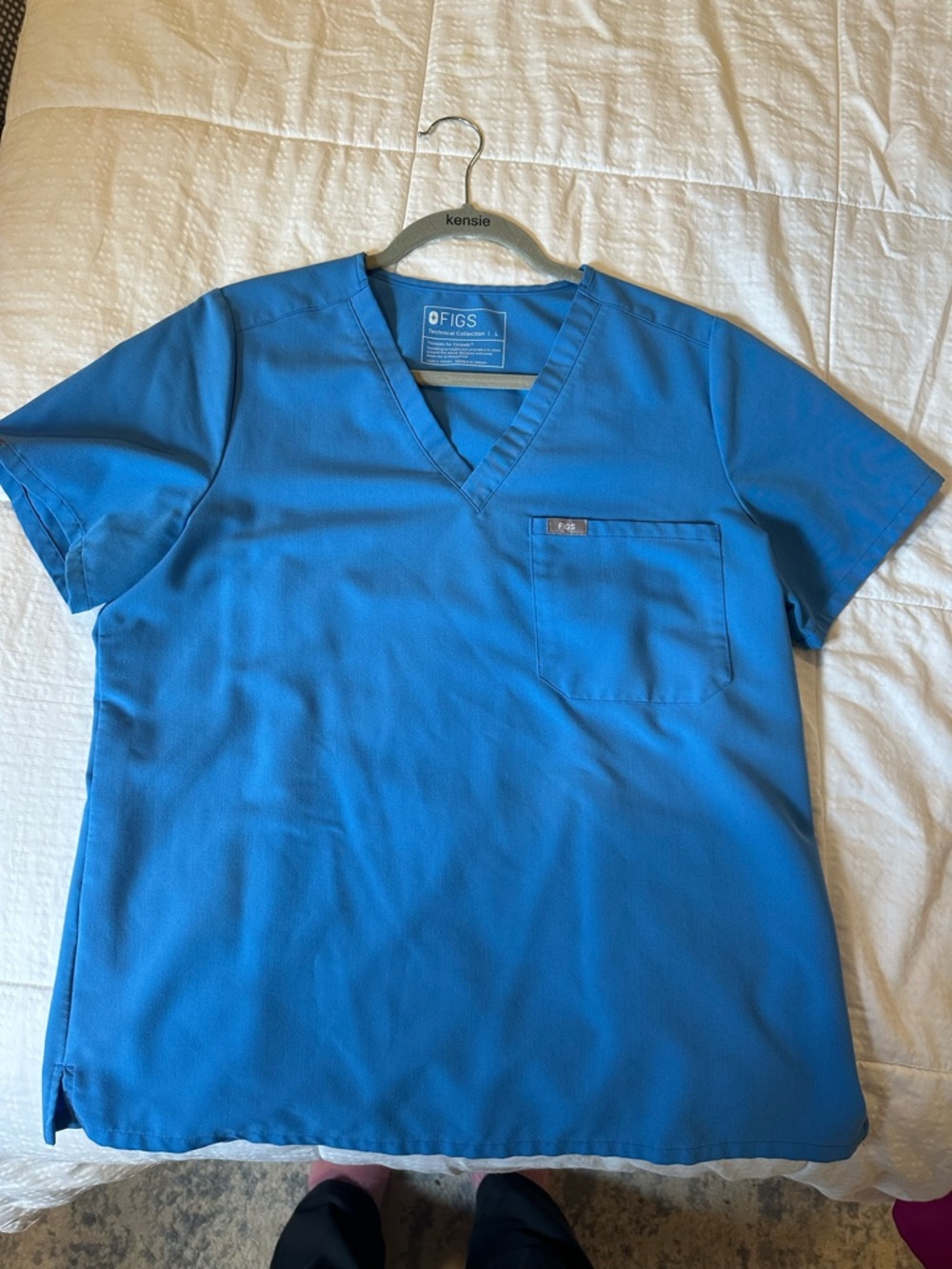 Figs Women’s V-Neck Scrub Top - Bright Blue